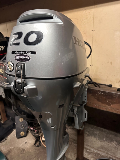 Super clean 2022 Honda 20 HP 4-stroke electric start, long shaft, tiller