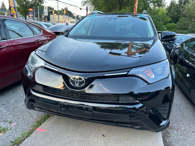 2018 Toyota RAV4 FWD LE in Cars & Trucks in City of Toronto