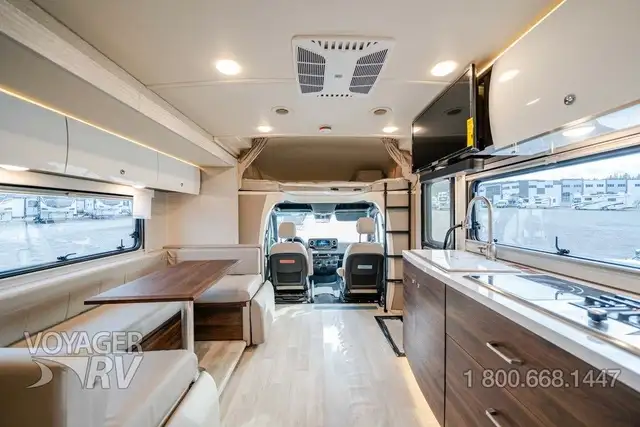 2025 Winnebago Navion 24J in RVs & Motorhomes in Kelowna - Image 8