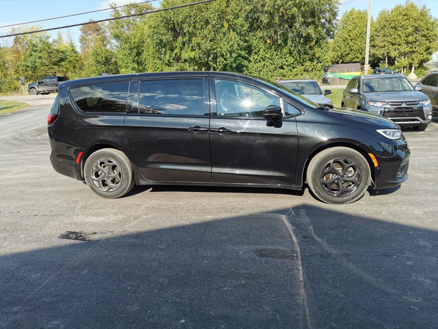 2022 Chrysler Pacifica Hybrid Limited in Cars & Trucks in Belleville - Image 4