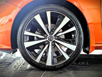 Comes equipped with: Power Mirrors, Sunroof , Shark fin antenna, Halogen Headlamps, Courtesy lights,... (image 9)