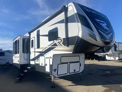 The Raptor 352 gets you out adventuring in style. Off grid getaways are a snap with the 400i Solar/G...