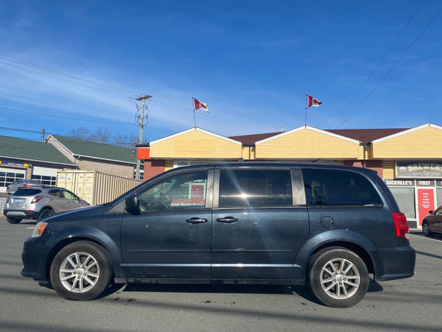 2013 Dodge Grand Caravan SXT 3.6L New MVI | DVD | Back-up Camera in Cars & Trucks in Bedford - Image 4