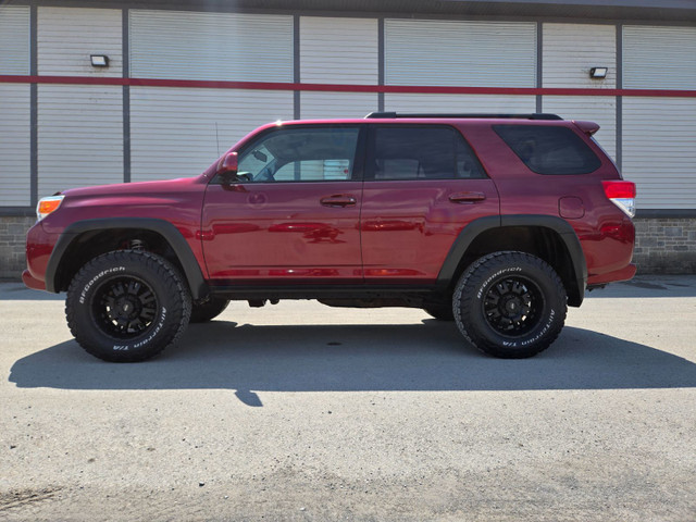 2010 Toyota 4Runner 4X4 / LIFT KIT / 32IN TIRES BF GOODRICH ALL  in Cars & Trucks in West Island - Image 4
