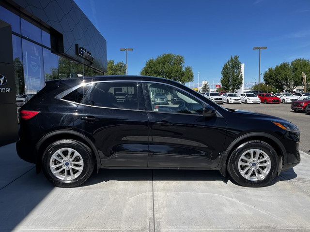 Ford Escape Hybrid Se Hybrid 2021 in Cars & Trucks in Lethbridge - Image 3