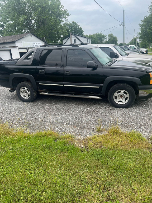 2005 Chevrolet Avalanche in Cars & Trucks in St. Catharines