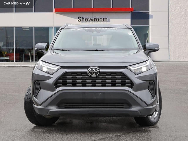 2022 Toyota RAV4 XLE CLEAN CARFAX - HEATED SEATS / STEERING W... in Cars & Trucks in London - Image 2