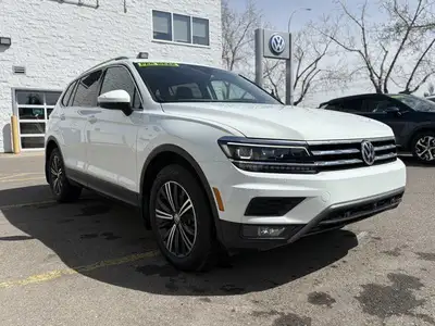 This Volkswagen Tiguan delivers a Intercooled Turbo Regular Unleaded I-4 2.0 L/121 engine powering t...