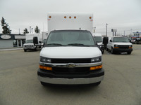 2023 CHEVROLET EXPRESS 12FT CUBE VAN 3500 (1 TON) Single wheel .4.3L engine automatic transmission,... (image 4)