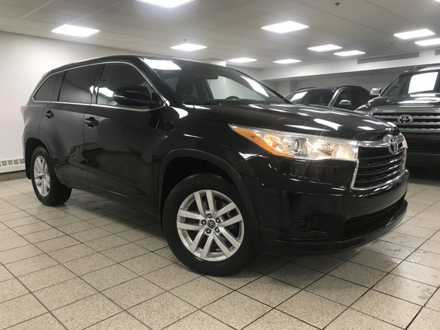 2016 Toyota Highlander LE in Cars & Trucks in Calgary