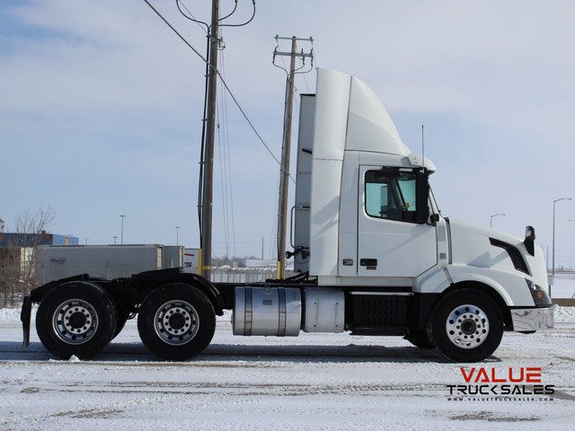 2017 Volvo VNL 300 DAYCAB in Heavy Trucks in Calgary - Image 4