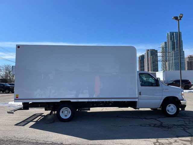 2021 Ford E-450 Used 2021MY Ford E450 Gas 16' Cube Van in Farming Equipment in City of Toronto - Image 4