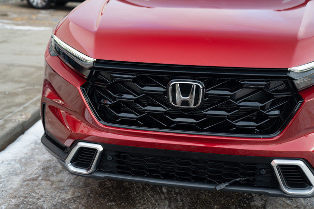 2025 Honda CR-V Hybrid Touring in Cars & Trucks in Edmonton - Image 3