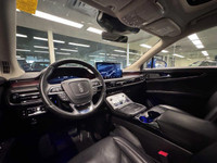 The 2021 Lincoln Nautilus Reserve stands out as a mid-size luxury SUV that prioritizes serene comfor... (image 8)