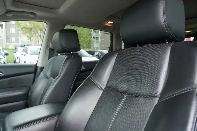2016 Nissan Pathfinder Platinum | One Owner | 3.5L V6 | 260 HP in Cars & Trucks in Calgary - Image 21