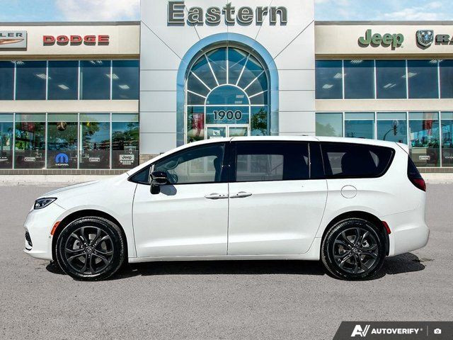 2026 Chrysler Pacifica Select in Cars & Trucks in Winnipeg - Image 2