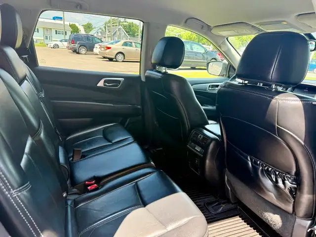 2017 Nissan Pathfinder SL - HEATED LEATHER BACKUP CAMERA - REMOT in Cars & Trucks in Fredericton - Image 4