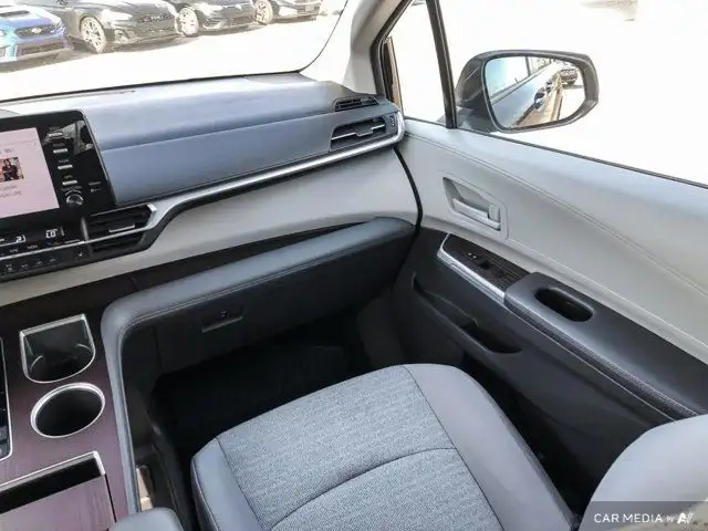2021 Toyota Sienna LE | Third Row Seating | Apple/Android in Cars & Trucks in Calgary - Image 29