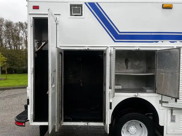 2005 Morgan Olson Workhorse 14 Foot Step Van with Shelving in Heavy Trucks in Delta/Surrey/Langley - Image 16