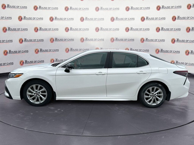 2021 Toyota Camry SE Auto in Cars & Trucks in Calgary - Image 2