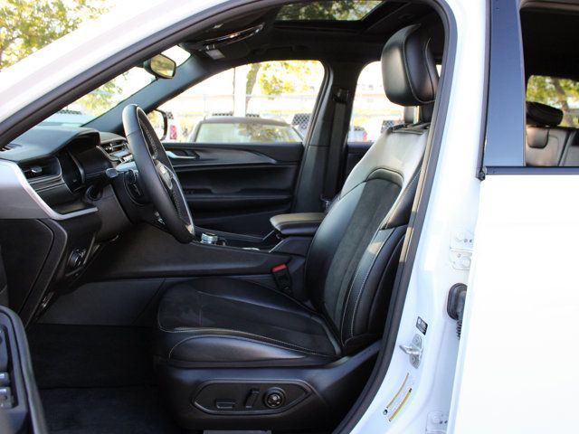 2023 Jeep Grand Cherokee Altitude 4x4, Heated Seats, in Cars & Trucks in Calgary - Image 2