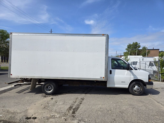 2015 GMC Savana Van G4500 - 16Ft Box - V8 Gas - Certified in Cars & Trucks in City of Toronto - Image 2
