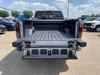 The Sierra AT4 is refined for rough country. Explore the rough and rutted trails in style and comfor... (image 7)