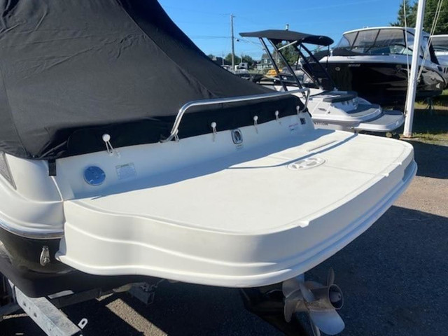 2012 Sea Ray 240 SSE in Powerboats & Motorboats in Bedford - Image 2
