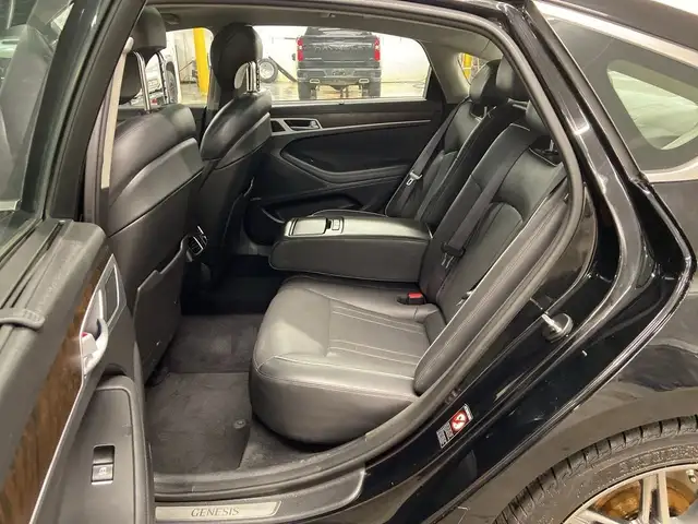 2015 Hyundai Genesis Sedan Ultimate in Cars & Trucks in Calgary - Image 13