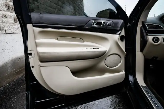 2014 Lincoln MKT ECOBOOST in Cars & Trucks in Ottawa - Image 12