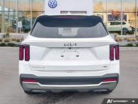 This Kia Sorento delivers a Intercooled Turbo Regular Unleaded I-4 2.5 L/152 engine powering this Au... (image 3)