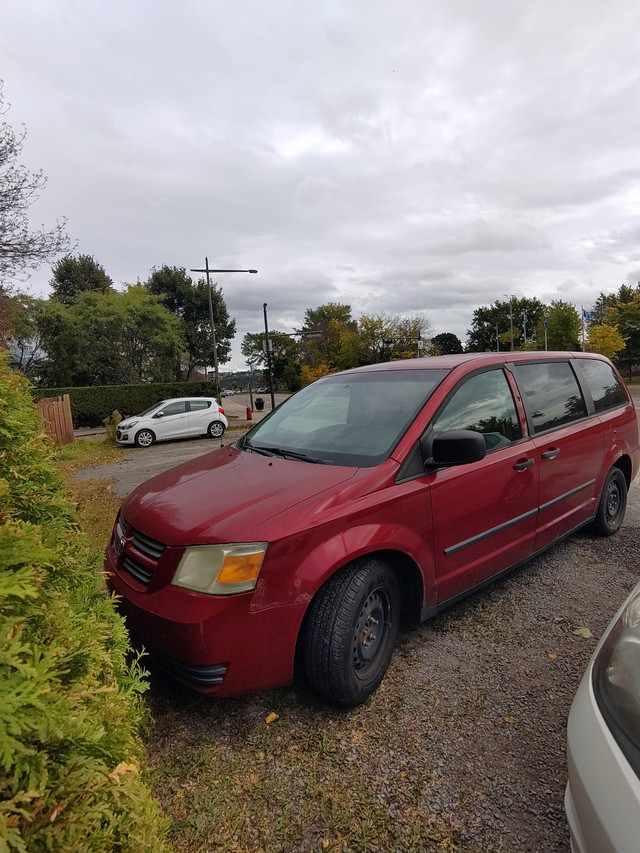 2008 Dodge Grand Caravan 261000 kms in Cars & Trucks in Québec City