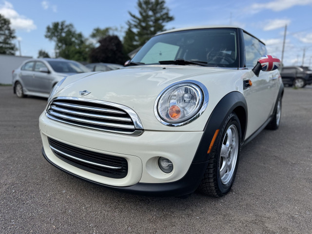 2011 MINI Cooper Hardtop AUTOMATIQUE AIR CLIMATISÉ CUIR in Cars & Trucks in Laval / North Shore - Image 2