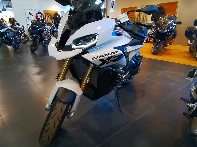 2024 BMW S 1000 XR Light white/M Motorsport 1000 XR in Street, Cruisers & Choppers in City of Halifax - Image 2