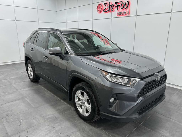 2021 Toyota RAV4 XLE AWD - TOIT OUVRANT - VOLANT CHAUFFANT - MAG in Cars & Trucks in Québec City