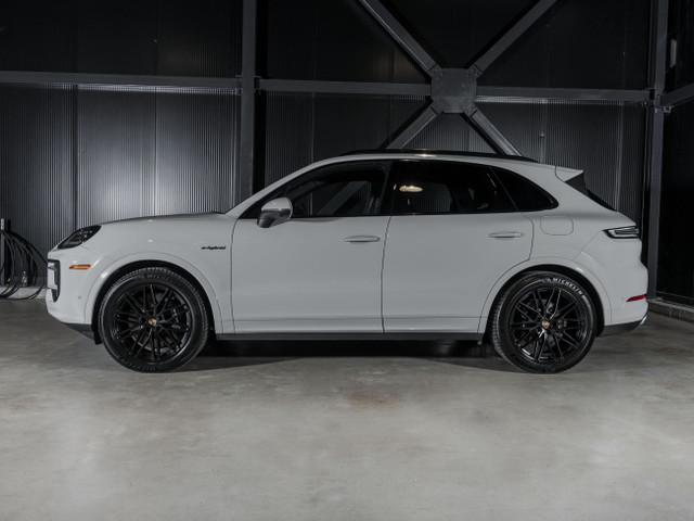 2024 Porsche Cayenne E-Hybrid AWD in Cars & Trucks in Québec City - Image 2