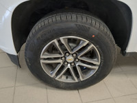 Well-equipped and completely capable, our 2021 Chevrolet Colorado W/T Crew Cab 4X4 in Summit White i... (image 9)