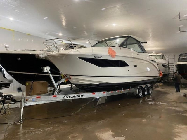 2023 Sea Ray Sundancer 320 Outboard in Powerboats & Motorboats in Bedford
