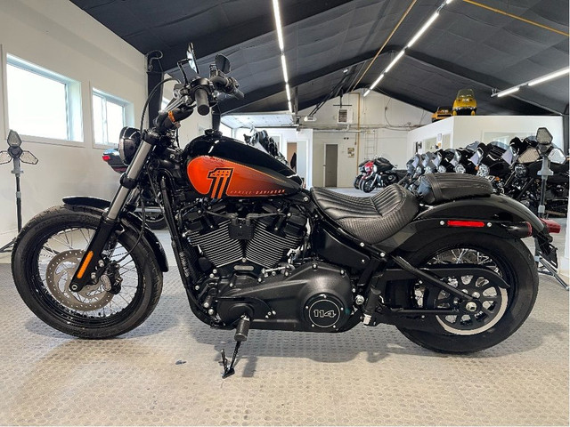 2021 Harley-Davidson Street Bob CANADIAN HARLEY/ONLY 7,552 KM/$5 in Street, Cruisers & Choppers in North Bay - Image 3