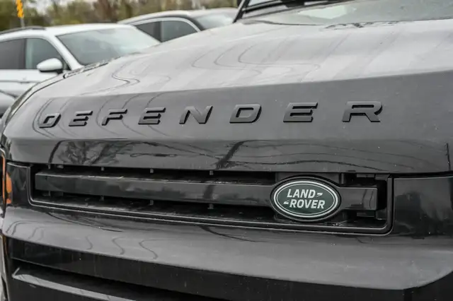 2022 Land Rover Defender S | Toit pano | Black Pack | Roues 19po in Cars & Trucks in Longueuil / South Shore - Image 10