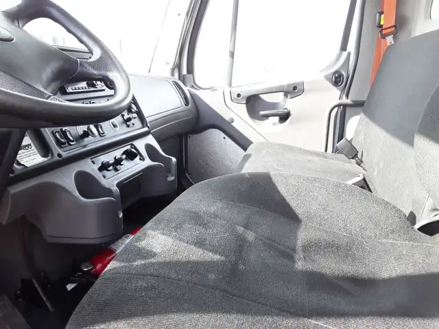 2018 Freightliner M2 106 Straight *BOGO or 6% Dep Match* in Heavy Trucks in Oakville / Halton Region - Image 10