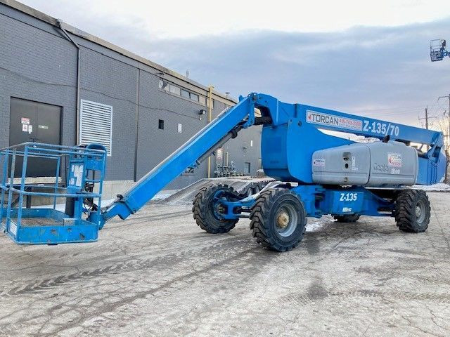 2010 GENIE Z135 ARTICULATED BOOM  in Heavy Equipment in City of Toronto - Image 2