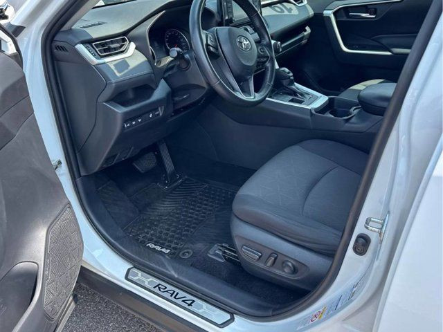 2019 Toyota RAV4 XLE AWD | Sunroof | Radar Cruise in Cars & Trucks in Guelph - Image 3