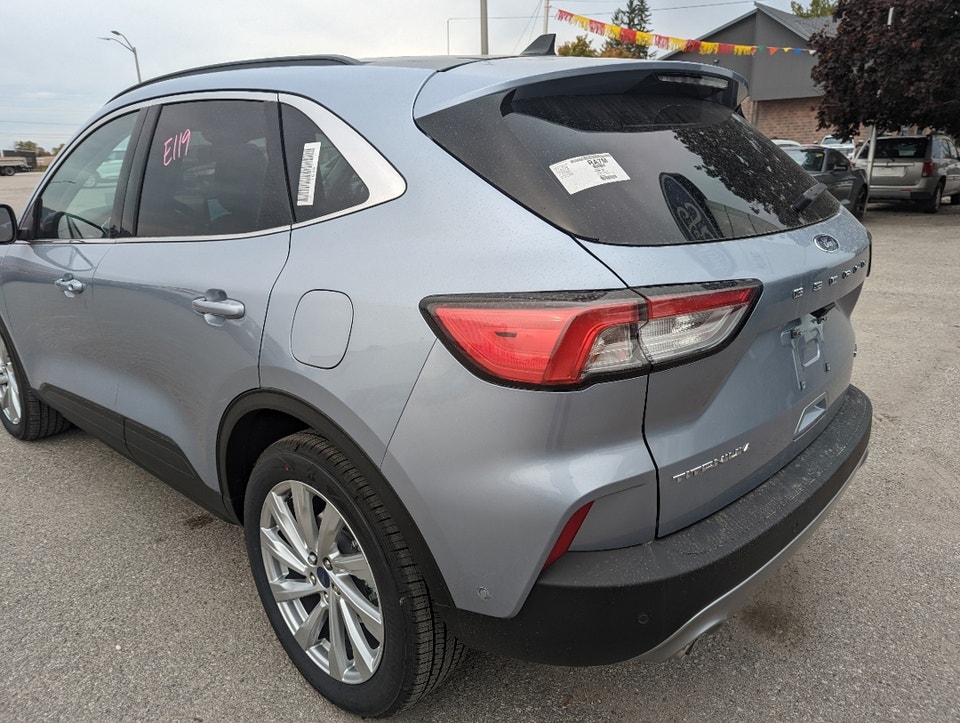  2022 Ford Escape Titanium Hybrid