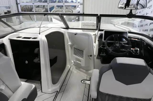 2023 Yamaha 252XE BATEAU À JET in Powerboats & Motorboats in Ottawa - Image 8