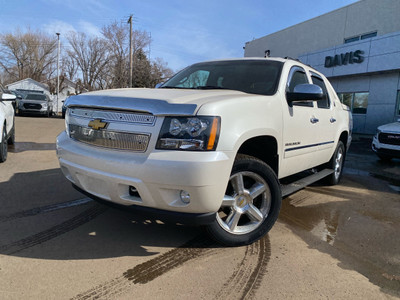 2013 Chevrolet Avalanche LTZ LEATHER! HEATED AND COOLED SEATS...