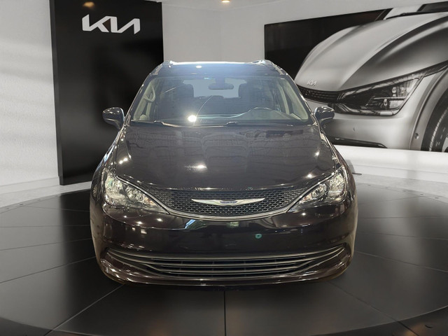 Chrysler Pacifica LX 2019 Bas kilométrage in Cars & Trucks in Saint-Hyacinthe - Image 2