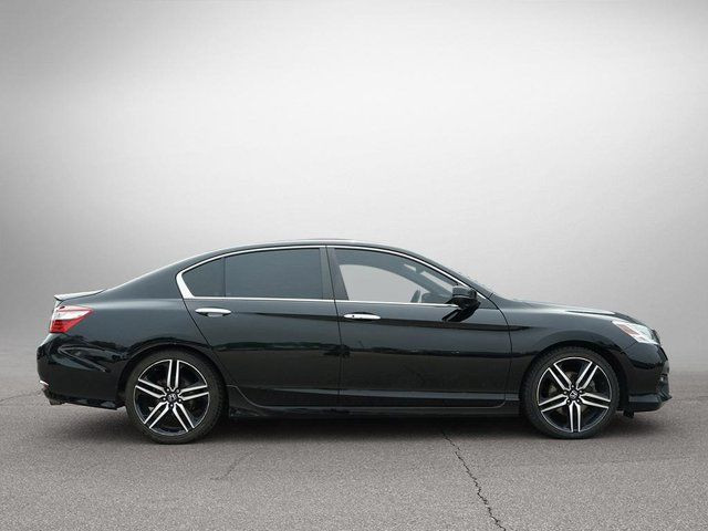 2017 Honda Accord Sedan Touring in Cars & Trucks in Windsor Region - Image 4
