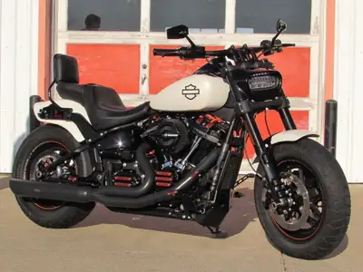 New Price - This Extravagant 2018 Fat Bob has Over $5,500 in Sweet Options and has ONLY 2,600 miles!...