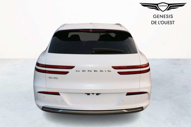 2023 Genesis Electrified GV70 Prestige Matte White dans Autos et camions  à Ville de Montréal - Image 3